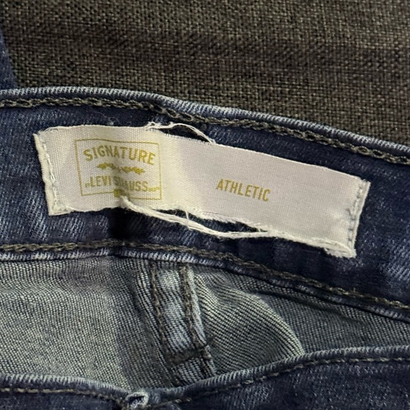 Signature by Levi Strauss Women’s Jeans - Picture 2 of 5